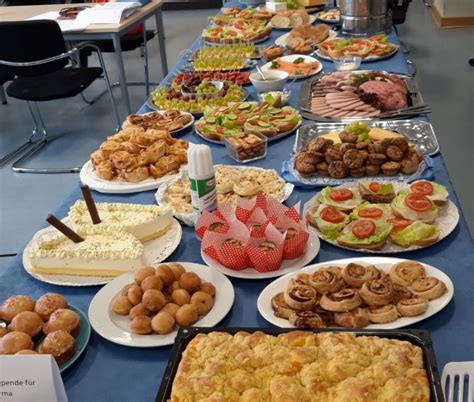 Buffet und Ständchen Herrn Müllers 60 Geburtstag School Inside