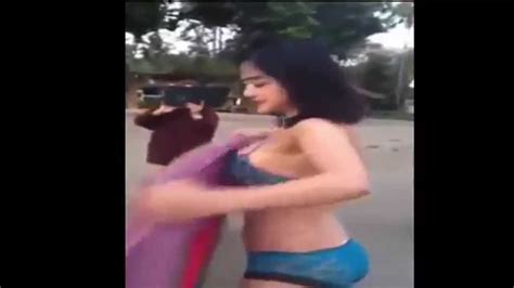 Dewi Persik Mandi Di Pantai Bikini Seksi Banget Youtube