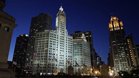 Chicago billionaire to buy Wrigley Building for $255 ...