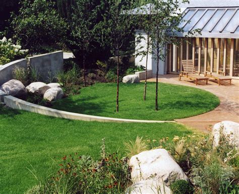 Monthly gardening tasks based on your climate. Garden Design Little Chalfont