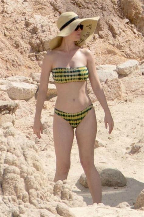 Katy Perry Hits The Beach And Shows Off Bikini Bod See The Pics