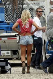 Brittany Daniel Joe Dirt SEt Photos New Orleans December