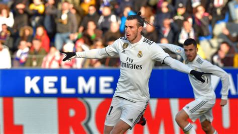 Big win for real madrid in alfredo di stéfano stadium with benzema's double, hazard's great goal and fede valverde's goal. SD Huesca 0 - 1 R Madrid - Match Report & Highlights