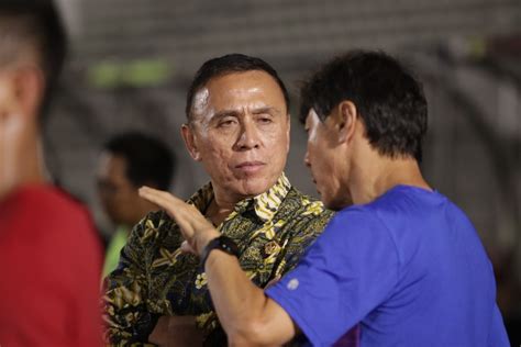 Shin taeyong tetap pelatih timnas indonesia. Shin Tae-yong tiba di Jakarta, Ini Pesan Ketum PSSI
