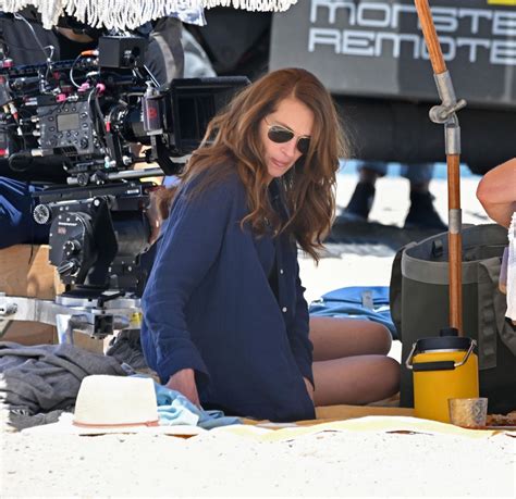 Julia Roberts Leave The World Behind Set At The Beach In New York Hot