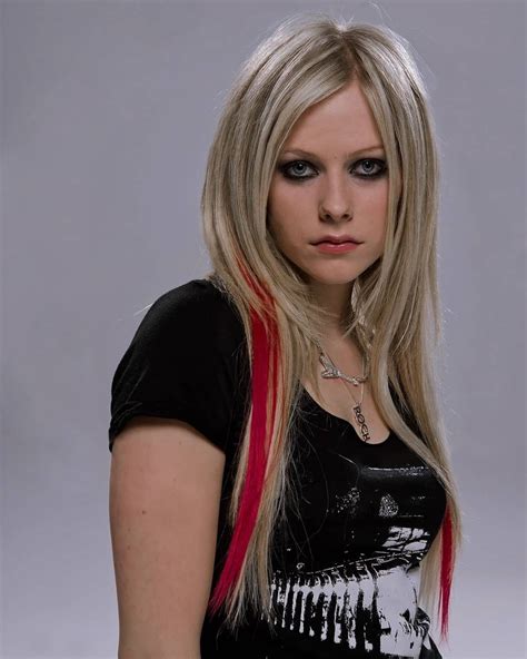 Pin By Avril Our Warrior On Avrilim With You Avril Lavingne Avril Lavigne Hair Color Streaks