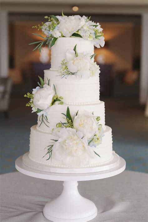 Keep things monochromatic with white flowers. Elegant Island Yacht Club Wedding | Wedding cake fresh ...