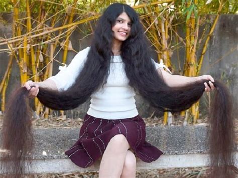 Une fille de 17 ans détient le record Guinness des plus longs cheveux