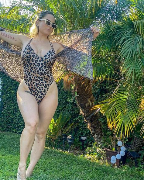 Joanna Jojo Levesque In Swimsuit Instagram Photos 08 07 2021 Hawtcelebs