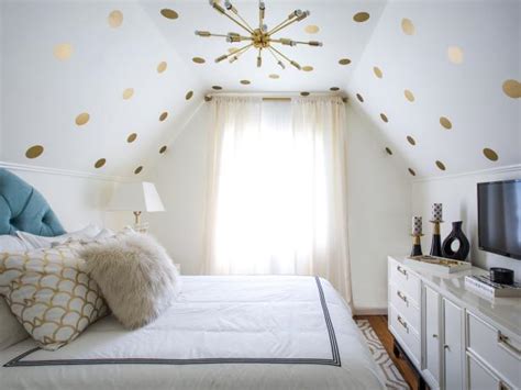 Teenage girls love decorating their corkboards with fairy lights too. Teen Bedrooms - Ideas for Decorating Teen Rooms | HGTV