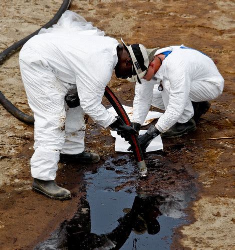 Ways To Clean Oil Spills