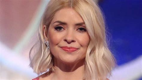 Holly Willoughby Reveals New Hair In Stunning Makeup Free Selfie During