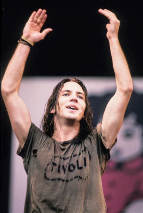 V Vedder Eddie Vedder Pearl Jam Pearl Jam Eddie Vedder