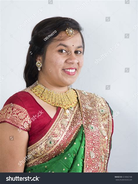 Beautiful Indian Girl Traditional Indian Clothing Stock Photo 614942198
