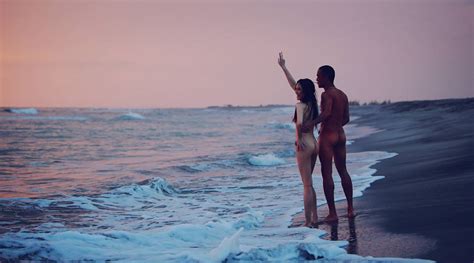 OMG Ellen Adarna And Mark Nicdao Go Naked At The Beach