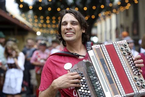 The Music Man Meixner Keeps Wurstfest Dancing With Traditional Tunes