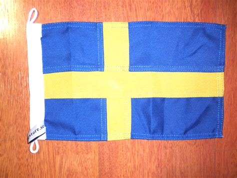 Frankrikes flagga är en trikolor med vertikala fält i färgerna blått, vitt och rött. SVERIGE FLAGGA 30X20CM, KÖP SVERIGE FLAGGOR PÅ FLAGSTORE.SE