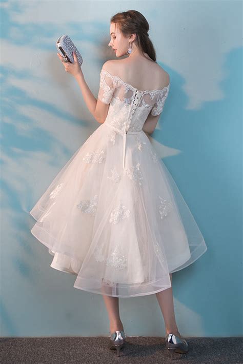 Robe de mariée courte devant longue derrière épaule ...