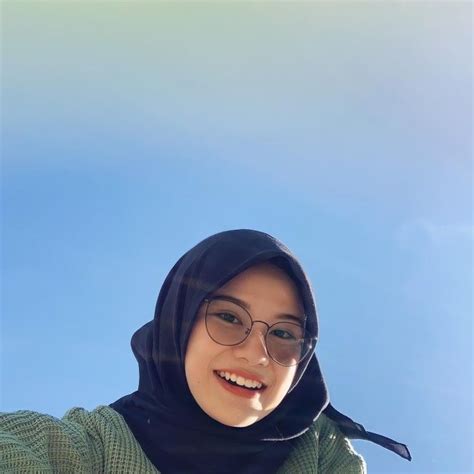 Amelia Andani Gaya Hijab Kasual Foto Gadis Cantik Betina