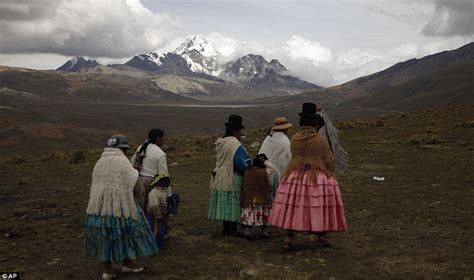 Jeff (the gatekeeper in nath mountains). Pictures show mountain women of Bolivia climbing in their traditional costumes | Daily Mail Online