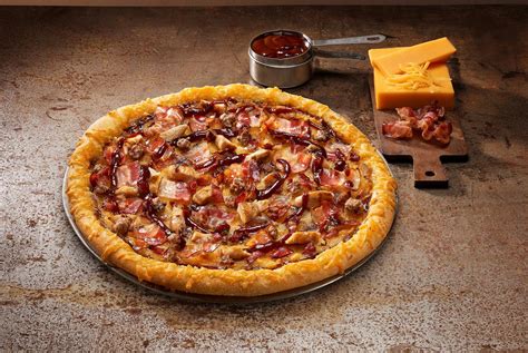 Grilled chicken breast, buffalo hot sauce and onions with provolone and american cheeses on a cheddar crust. Domino's Pizza presenta su nueva gama American Legends