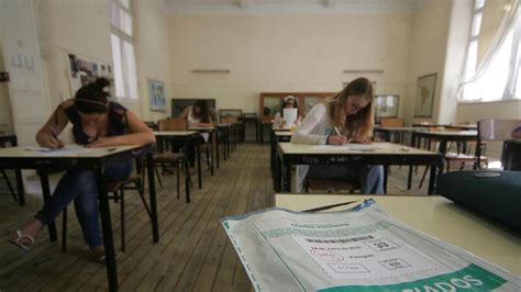 We did not find results for: Alunos iniciam exames ainda com notas 'penduradas'