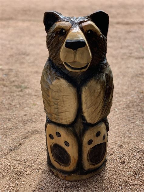2ft Sitting Bear Chainsaw Carving by Robert Lyon - The Wood Carvers
