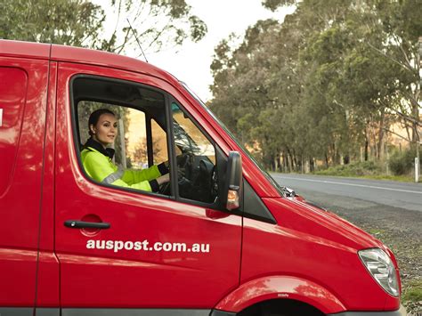 Sendungsverfolgung in der post & dhl app. Aus Post retrains posties, cuts priority letters ...