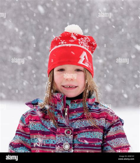 Girl Smiling In Snow Hi Res Stock Photography And Images Alamy