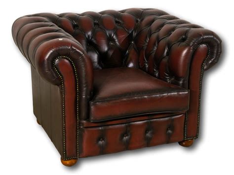 A Single Vintage Leather Chesterfield Sofa Chair, 74 x 108 x