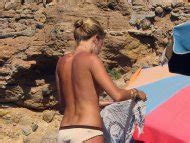 Sienna Miller Nua Em Beach Babes