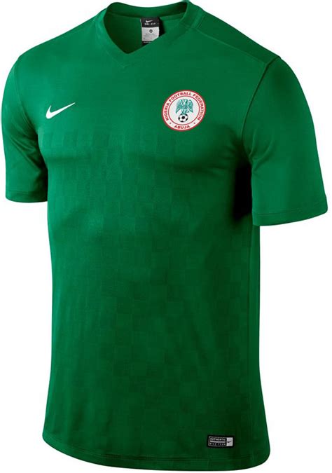 Die „super eagles aus nigeria haben es nach 2010 und 2014 zum dritten mal in folge zur endrunde einer fussballweltmeisterschaft geschafft. Das neue Nike Nigeria 2015 Trikot? - Nur Fussball