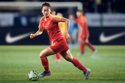 耐克发布中国女足2019女足世界杯主客场球衣 足球