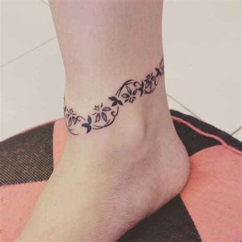 In india an anklet is worn by more than most women as it symbolizes feminine beauty. Regardez cette photo Instagram de @sachinthokal • 63 ...