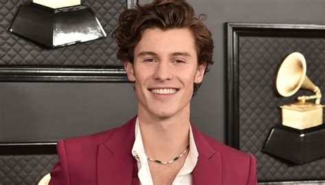 Shawn Mendes Debuts New Hair While Grabbing Coffee Check Out New Buzzcut