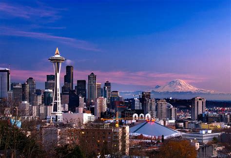 Seattle Skyline With Mount Rainier By Larrygorlin On Deviantart