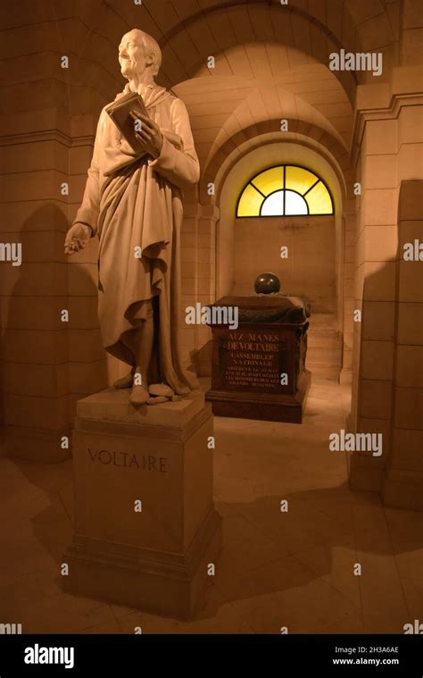 Voltaire Tomb Pantheon Paris France Hi Res Stock Photography And Images