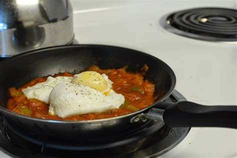 If you are a musician who would like to perform on a future episode, please email us at livemusic@theday.com with a brief bio and some samples of your music. :: Cavegirl Grub ::: Lunch Break: Skillet Italian Eggs ...