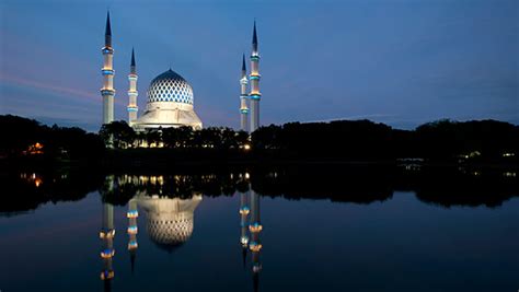 ✈ click here to find more. Masjid Sultan Salahuddin Abdul Aziz Shah (Blue Mosque ...