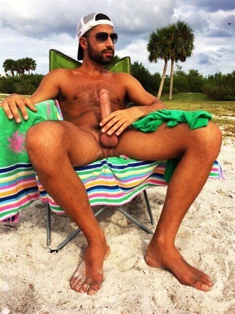 Tus Hombres Desnudos En La Playa