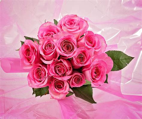 Bouquet di rose bianche e rosse. Mazzo di rose rosa - Foto Stock: Foto, Immagini ...