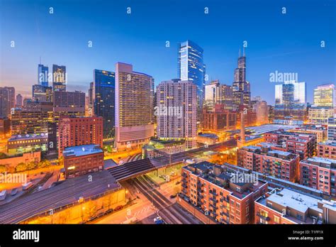 Chicago Illinois Usa Downtown Cityscape At Dusk Stock Photo Alamy