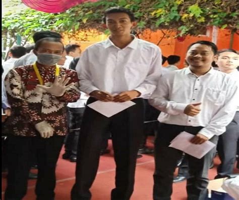 Yang telah diketahui yakni dari pabrik sepatu pt porkland work indonesia (pwi). Kisah Unik Dibalik Seleksi CPNS, Badan Tertinggi Hingga Peserta Tak Bisa Pakai Sepatu - Radio ...