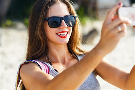 New Study Reveals Why Women Take Sexy Selfies Unsw Sydney