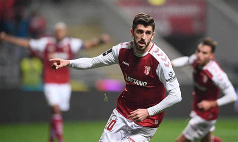 Braga 16 milhões de euros por 70 por cento do passe, mais o empréstimo de sporar e a venda, em definitivo, de borja (este por três milhões de euros). Paulinho: «Sporting? Nunca me chega nada e espero que não ...