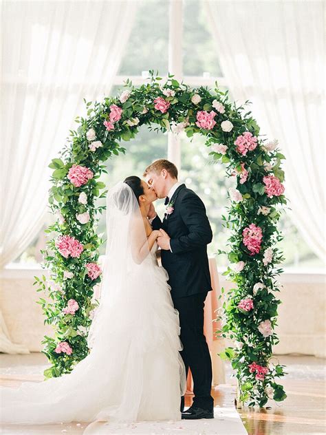 25 Beautiful And Unique Wedding Arches