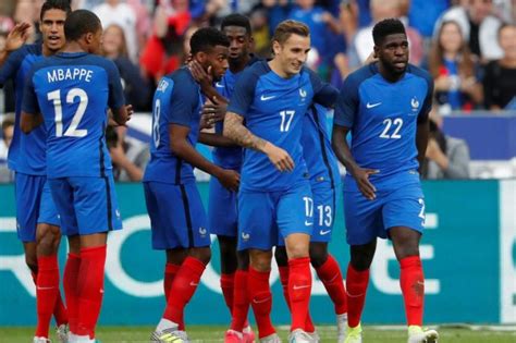Ce sera istra, à 60 km de moscou. Coupe du Monde 2018 : Noirs ou pas, l'équipe de France est ...