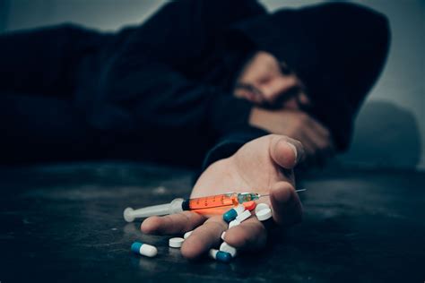 4 stages of drug addiction from experimentation to full blown dependency