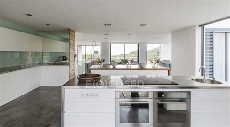 Modern Minimalist Home Showcase Interior Kitchen — Open Plan Living