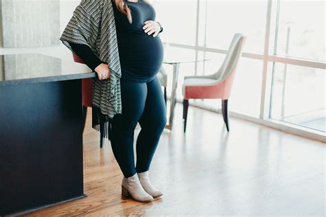 What To Look For In Maternity Leggings Looks To Style Them